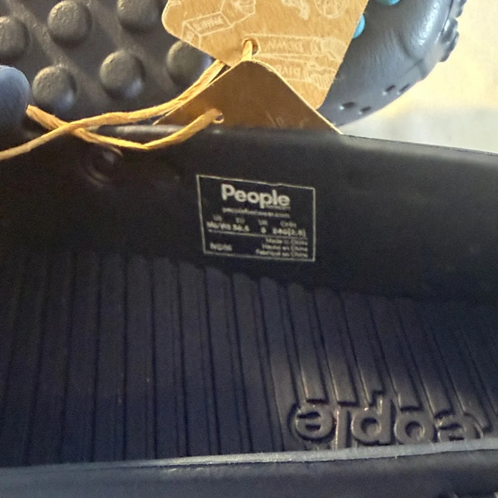 People Slide on Shoes, Size M6/ W8